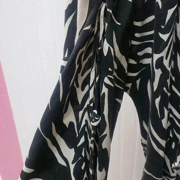 SoCa St. John Black and White Snap Front Jacket - Picture 4 of 10